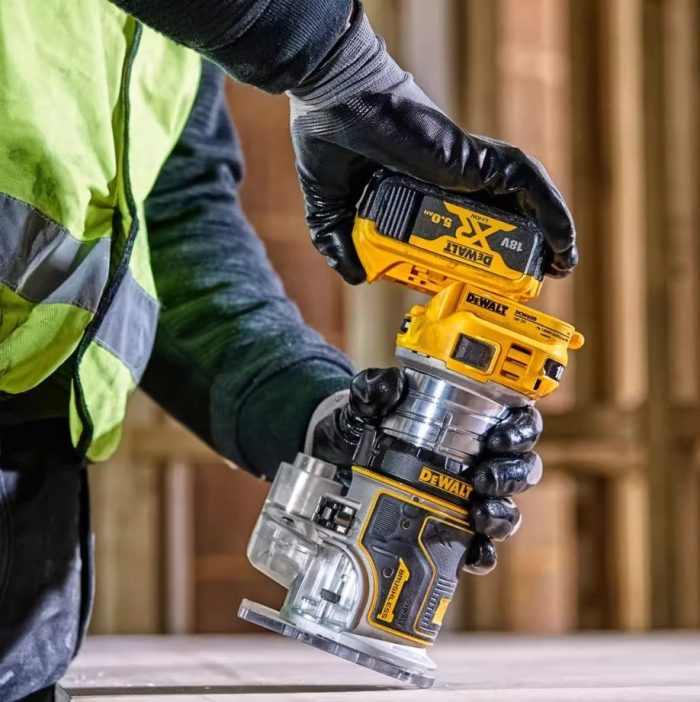 DEWALT 18V XR DCW600N-XJ BRUSHLESS 8MM COMPACT ROUTER - Image 7