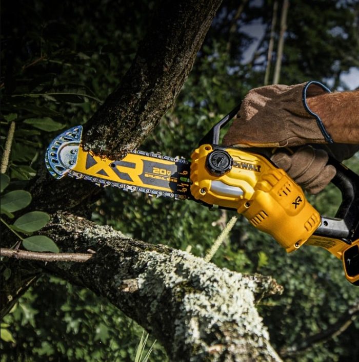 DEWALT 20V XR DCMPS520N BRUSHLESS 200MM (8") PRUNING CHAINSAW - Image 12