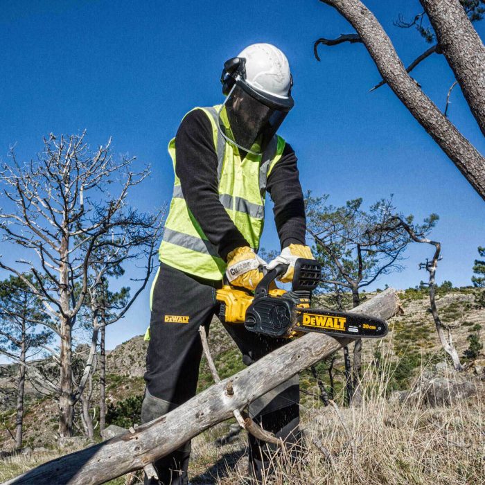 DEWALT 20V XR DCM565N BRUSHLESS 250MM (10") COMPACT CHAINSAW - Image 10