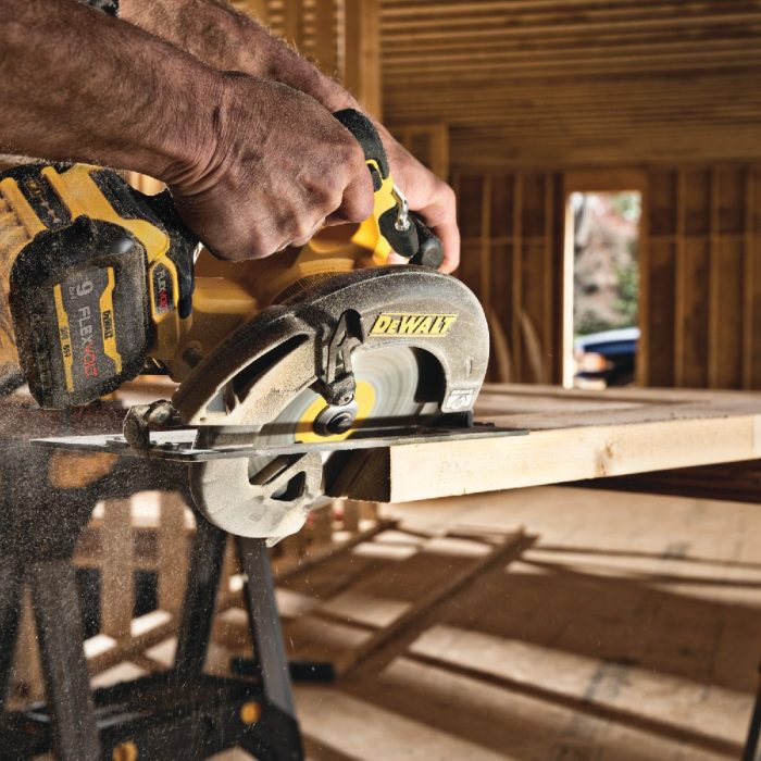 DEWALT 54V XR DCS577N-XJ 190MM HIGH TORQUE CIRCULAR SAW - Image 8