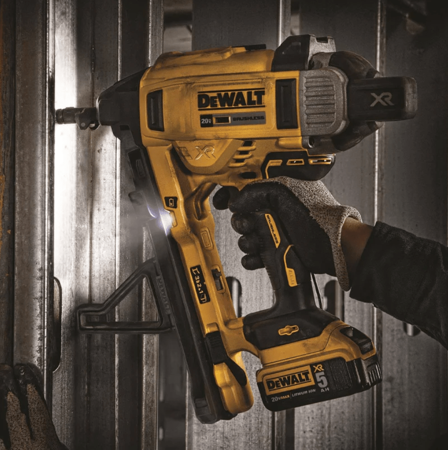 DEWALT DCN890P2-GB 18V XR CORDLESS CONCRETE PIN NAILER KIT SET - Image 9