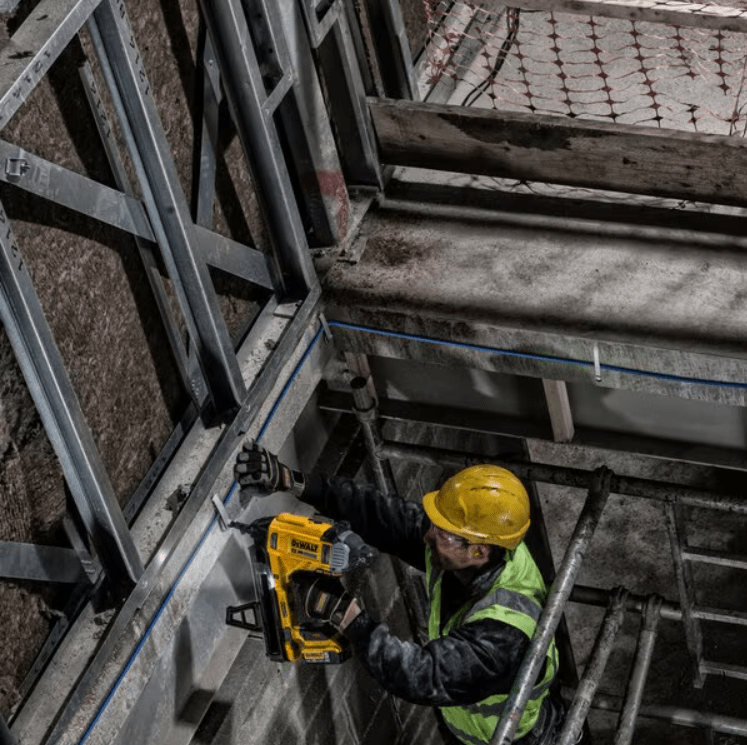 DEWALT DCN890P2-GB 18V XR CORDLESS CONCRETE PIN NAILER KIT SET - Image 8